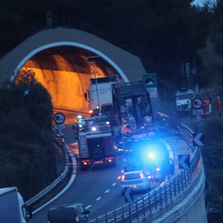 Nella foto il luogo dell'incendio