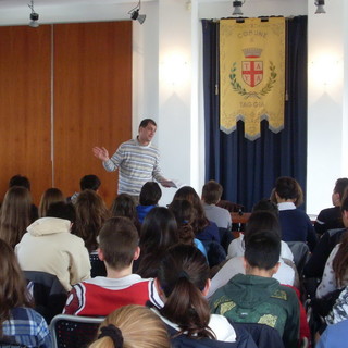 Arma di Taggia: incontro della scuola secondaria di primo grado 'Pastonchi' con Roberto Morgese