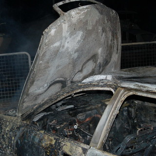 Serie di interventi dei pompieri in nottata: a fuoco un'auto a Santo Stefano ed un cassonetto a Sanremo