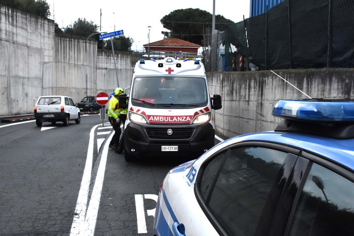 Sanremo, camion travolge due ragazzini a Bussana: sono gravi (foto)