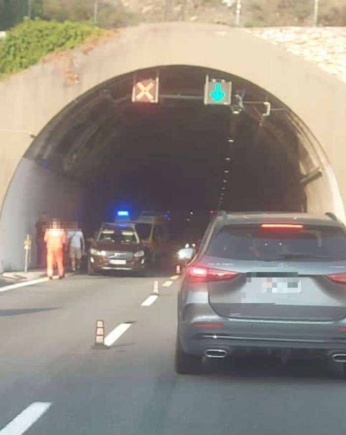 Ventimiglia, incidente stradale sull'A10: traffico bloccato in autostrada Ventimiglia, incidente stradale sull'A10: traffico bloccato in autostrada