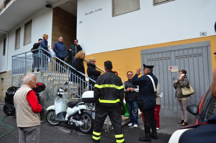 Sanremo: incendio di ieri in strada Mongioie, 13 gli alloggi inagibili. 11 famiglie per ora fuori casa (Foto e Video)