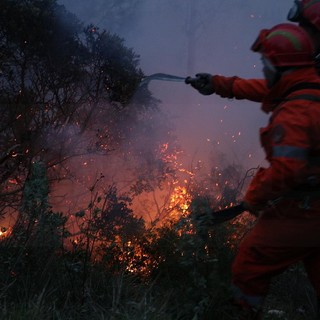 Incendi di ieri sera ad Airole e regione Panegai a Imperia: entrambi spenti e presidiati stanotte