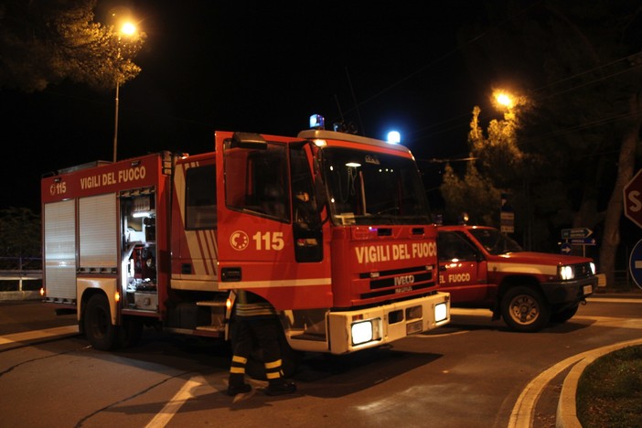 Imperia: caduta pietre dal ponte romano di Castevecchio, intervento dei Vigili del Fuoco nella notte Imperia: caduta pietre dal ponte romano di Castevecchio, intervento dei Vigili del Fuoco nella notte