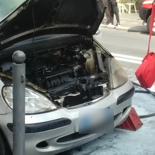 Arma di Taggia: auto distrutta da un incendio questa notte in via Beglini, intervento dei Vigili del Fuoco Arma di Taggia: auto distrutta da un incendio questa notte in via Beglini, intervento dei Vigili del Fuoco