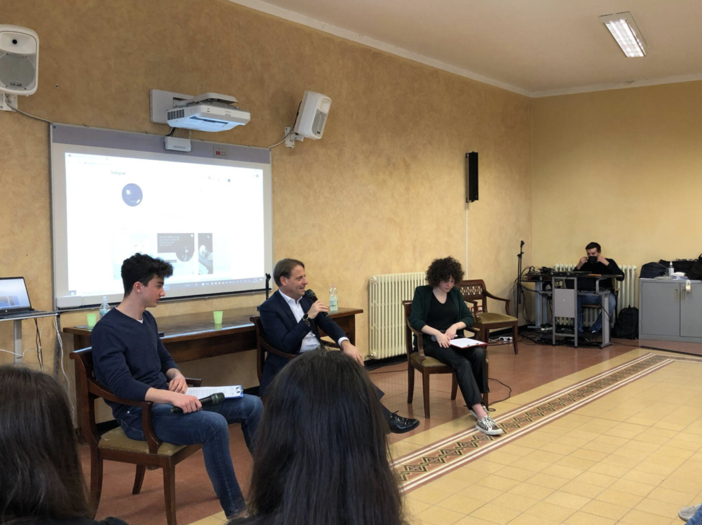 Sanremo: l'assessore regionale Marco Scajola ospite del Liceo 'Cassini' per un'intervista con la testata studentesca “La nuova corrente” Sanremo: l'assessore regionale Marco Scajola ospite del Liceo 'Cassini' per un'intervista con la testata studentesca “La nuova corrente”