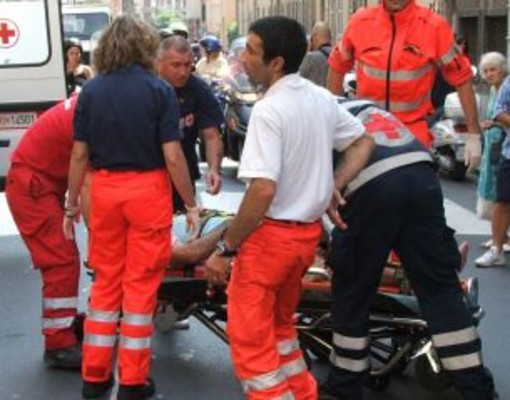 Capo Mimosa: 36enne cade in bici, ricoverata in ospedale