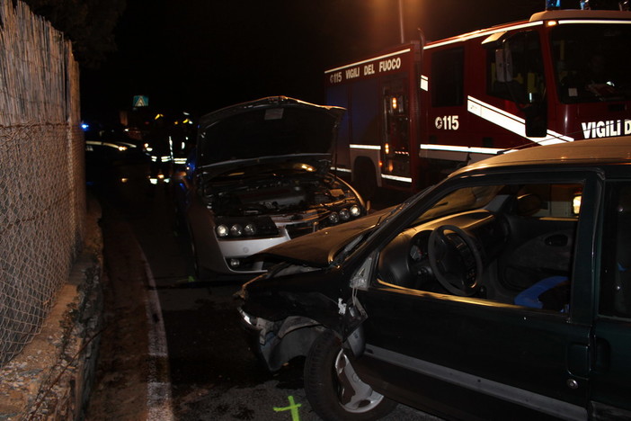 Imperia: incidente nel tardo pomeriggio sul Capo Berta, sono 4 i feriti fortunatamente non gravi Imperia: incidente nel tardo pomeriggio sul Capo Berta, sono 4 i feriti fortunatamente non gravi