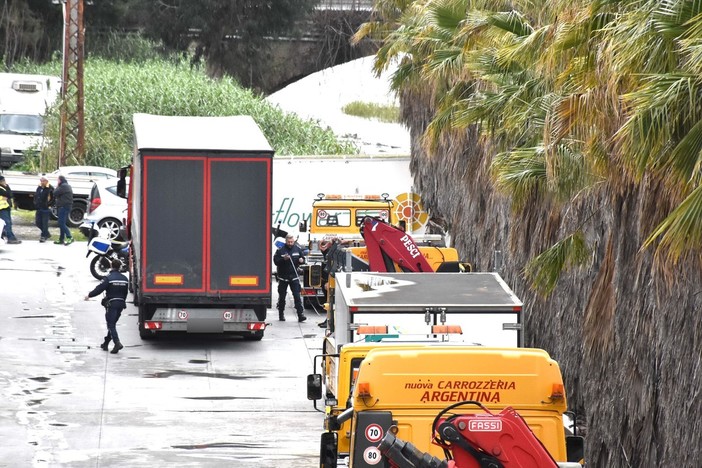 Sanremo: arrestato il conducente del camion che ha investito i due fratelli in Valle Armea Sanremo: arrestato il conducente del camion che ha investito i due fratelli in Valle Armea