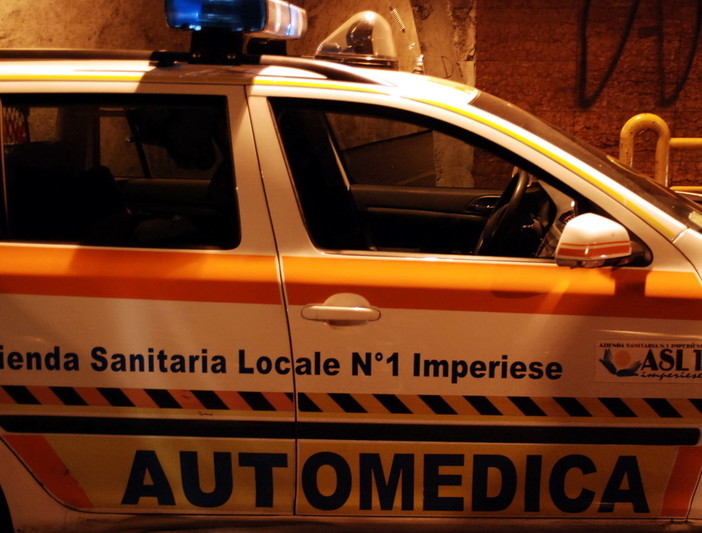 Sanremo: scontro auto-moto all'incrocio tra corso Matuzia e corso Inglesi, lievi ferite per un 67enne