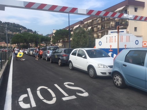 Ventmiglia: parcheggi 'selvaggi' nei pressi del Corsaro Nero, la protesta di un residente