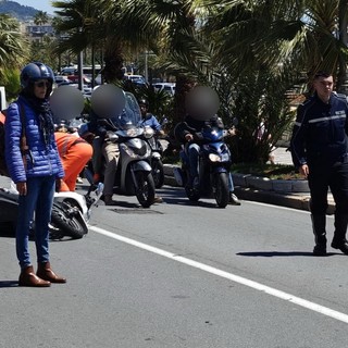 Sanremo: incidente in corso Imperatrice, auto svolta per un parcheggio e 45enne lievemente ferito (Foto) Sanremo: incidente in corso Imperatrice, auto svolta per un parcheggio e 45enne lievemente ferito (Foto)