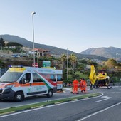 Sanremo: scontro tra una moto ed un Tir allo svincolo dell'autostrada, 64enne in elicottero in gravi condizioni (Foto)