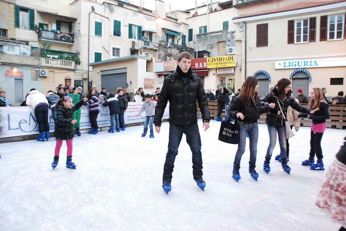 Sanremo: piazza Borea D'Olmo, il vice Sindaco Lolli rispondere al Consigliere Infante Sanremo: piazza Borea D'Olmo, il vice Sindaco Lolli rispondere al Consigliere Infante