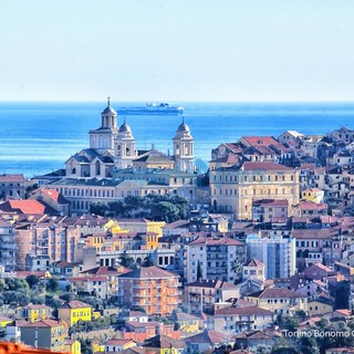 Imperia: sabato prossimo nuova visita al borgo storico del Parasio invitati da una Regina Imperia: sabato prossimo nuova visita al borgo storico del Parasio invitati da una Regina