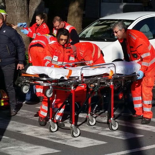 Arma di Taggia: scooter investe un pedone in via Stazione, due i feriti per fortuna non gravi