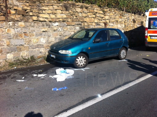 Camporosso: grave incidente sulla provinciale, scooter con marito e moglie scivola su una striscia d'olio Camporosso: grave incidente sulla provinciale, scooter con marito e moglie scivola su una striscia d'olio