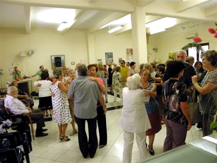 Sanremo: grande festa ieri serra per il rientro dei gestori del centro 'Il Melograno' Sanremo: grande festa ieri serra per il rientro dei gestori del centro 'Il Melograno'