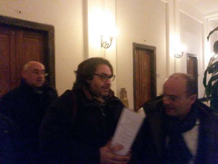 Imperia: il Sindaco Capacci sbotta contro la sua maggioranza. "Mi dimetto", poi ci ripensa. E in serata si è riunito il Partito Democratico. La cronaca