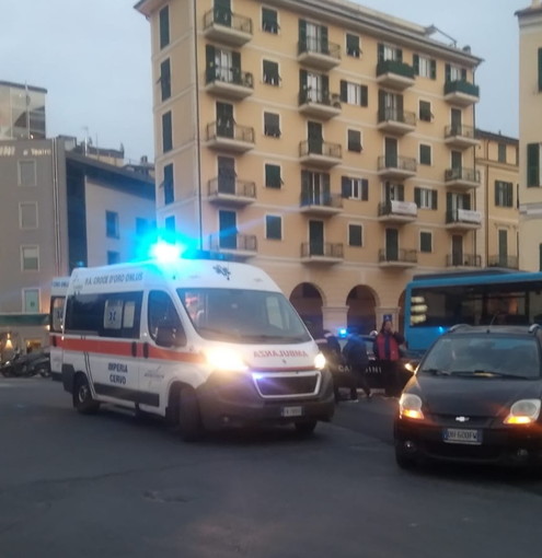 Imperia: ubriaco perde conoscenza in largo Piana, soccorso dal 118 e da un'ambulanza (Foto)