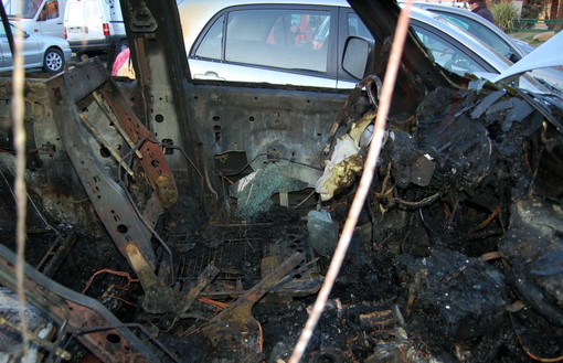 Costarainera: auto distruttra dal fuoco stamattina, intervento dei Vigili del Fuoco