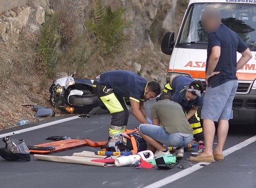 Ospedaletti: scontro auto-moto all'altezza del Giunchetto, centauro portato in ospedale (Foto) Ospedaletti: scontro auto-moto all'altezza del Giunchetto, centauro portato in ospedale (Foto)