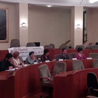 Migranti: oggi se ne è parlato anche a Torino, Emma Bonino "Bisogna superare la Bossi-Fini e trovare nuovi criteri di inclusione"