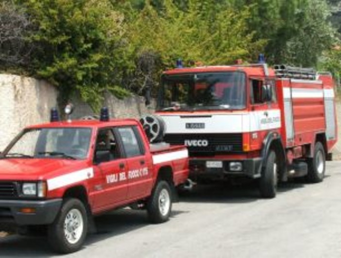 Ventimiglia: piccolo incendio di sterpaglie a Trucco, intervento dei VVF