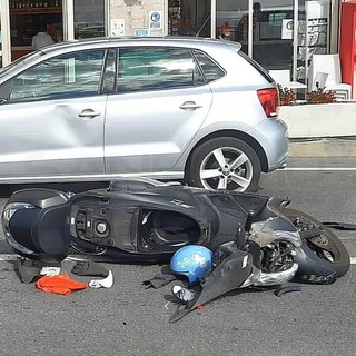 Sanremo: scontro tra una moto ed un'auto di fronte a Gandola, centauro lievemente ferito