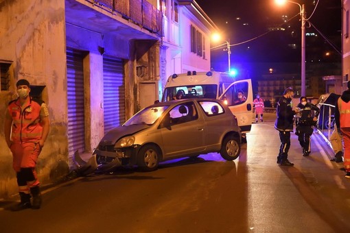 Sanremo: perde il controllo dell'auto e finisce contro un muro, conducente rimane illeso (Foto)
