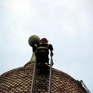 Sanremo: una croce da 100 kg cade da una cupola della Chiesa Russa, intervento dei Vigili del Fuoco Sanremo: una croce da 100 kg cade da una cupola della Chiesa Russa, intervento dei Vigili del Fuoco