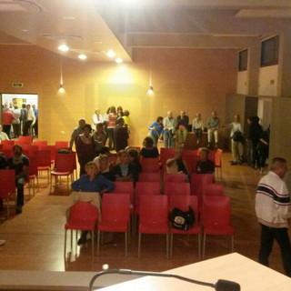 Diano Marina: durante l'incontro con il Sindaco Chiappori 38enne minaccia di darsi fuoco perchè senza casa