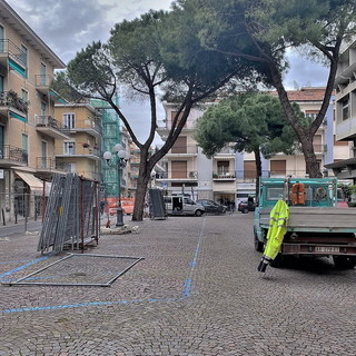 Diano Marina: al via i lavori di messa in sicurezza di piazza Maglione dietro il Comune (Foto) Diano Marina: al via i lavori di messa in sicurezza di piazza Maglione dietro il Comune (Foto)
