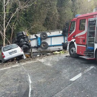 Tir ribaltato sull'A10 e chiusura Autostrada, gli ultimi aggiornamenti sulla situazione del traffico Tir ribaltato sull'A10 e chiusura Autostrada, gli ultimi aggiornamenti sulla situazione del traffico