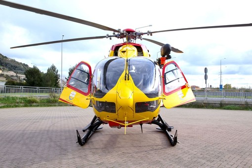 Prelà, ciclista cinquantenne ferita in seguito a una caduta, in volo l'elicottero Grifo