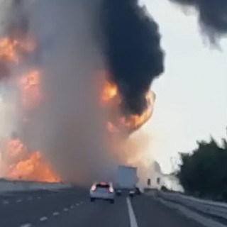 Informazione per chi viaggia: incidente e probabile esplosione sulla A1 in Emilia, chiusa l'autostrada (Video)