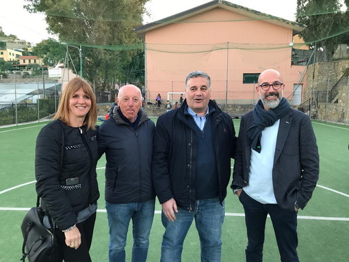 Sanremo: dopo tanti atti di vandalismo è stato sistemato, messo in sicurezza ed assegnato il campetto di Poggio (Foto e Video) Sanremo: dopo tanti atti di vandalismo è stato sistemato, messo in sicurezza ed assegnato il campetto di Poggio (Foto e Video)