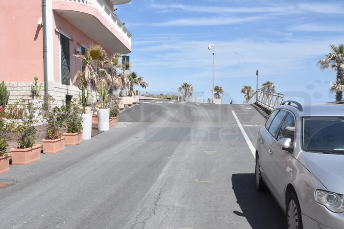 Bordighera: ciclisti superano i limiti sul lungomare Argentina, il sindaco chiede alla Municipale di controllare le velocità Bordighera: ciclisti superano i limiti sul lungomare Argentina, il sindaco chiede alla Municipale di controllare le velocità