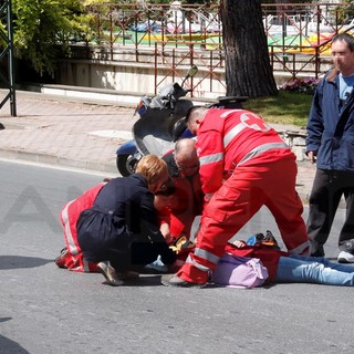 Ospedaletti: incidente sull'Aurelia, giovane scooterista lievemente ferita dopo una caduta