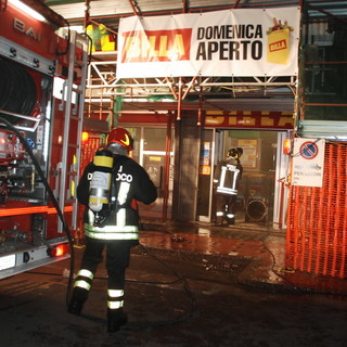 Incendio al Billa di Ventimiglia: confermata origine accidentale, salvato il supermercato ed ora si fa la conta dei danni Incendio al Billa di Ventimiglia: confermata origine accidentale, salvato il supermercato ed ora si fa la conta dei danni