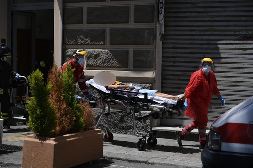 Sanremo: si incendia la cappa in una abitazione di giardini Vittorio Veneto, donna lievemente ustionata (Foto)