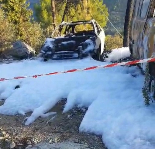 Ventimiglia, incendio nella notte in frazione Bevera: a fuoco un camper e cinque auto, nessun ferito Ventimiglia, incendio nella notte in frazione Bevera: a fuoco un camper e cinque auto, nessun ferito