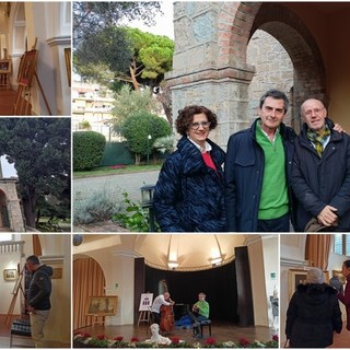 Musica e arte all’ex chiesa Anglicana, Marco Balbo e Giuliano Raimondo animano la mostra “Il Novecento a Bordighera” (Foto e video)