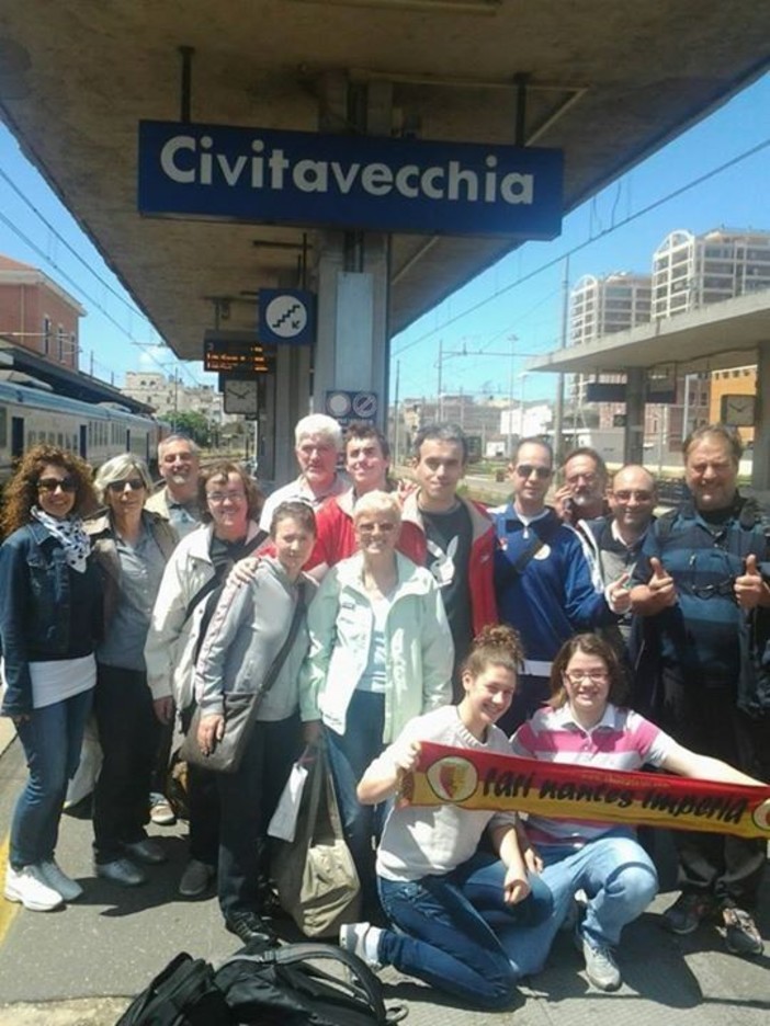 I tifosi giunti alla stazione di Civitavecchi I tifosi giunti alla stazione di Civitavecchi