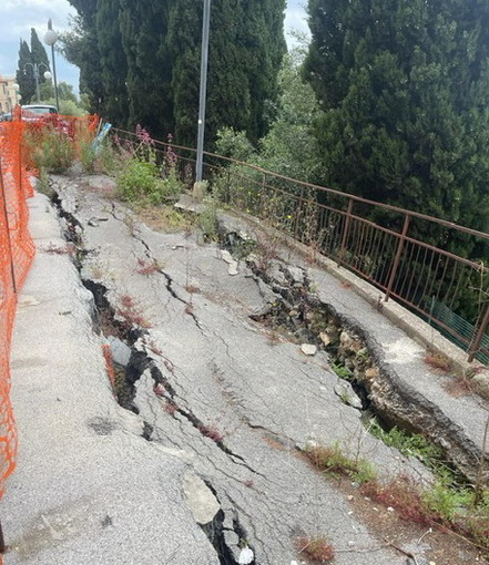 Sanremo: frana in via Vallarino, i residenti appellano il sindaco: "Ora mantenga le promesse!"