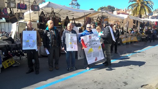 Ventimiglia “attenzione alla ricetta medica”, anche al mercato del Venerdì la campagna lanciata dalla CGIL Ventimiglia “attenzione alla ricetta medica”, anche al mercato del Venerdì la campagna lanciata dalla CGIL