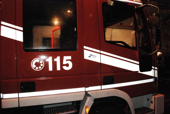 Sanremo: principio d'incendio stanotte ai danni di un deposito di materiale edile in Valle Armea