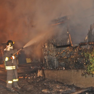 Montalto: sotto controllo l'incendio di ieri sera, questa mattina intervenuto anche un elicottero
