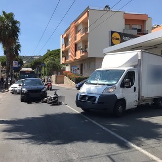 Sanremo: scontro frontale auto-moto in corso Matuzia, donna di Ospedaletti lievemente ferita (Foto)