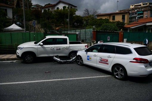 Le immagini dell'incidente (foto Tonino Bonomo) Le immagini dell'incidente (foto Tonino Bonomo)